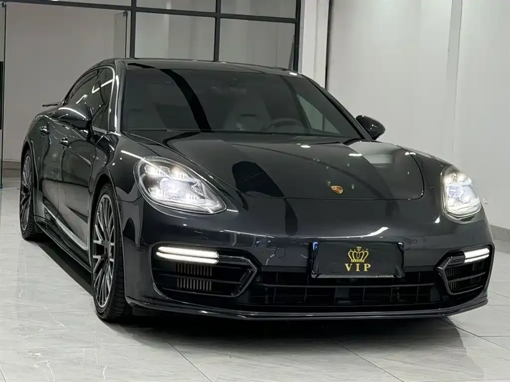 Porsche Panamera — фото 1