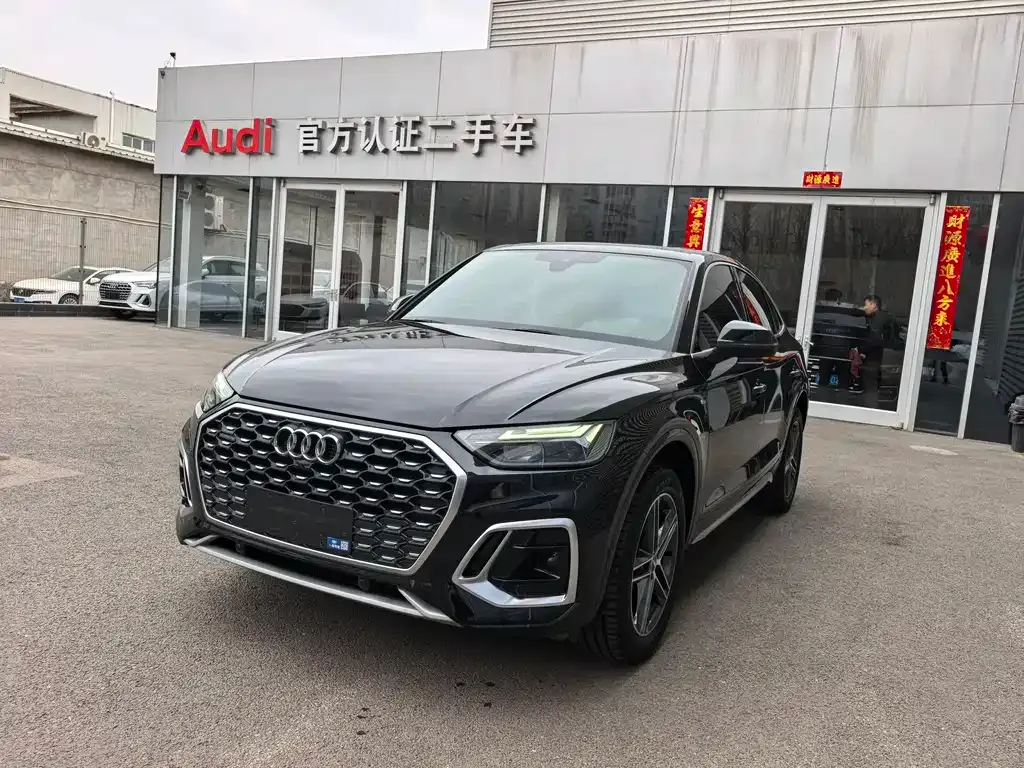 Audi Q5L Sportback — фото 1