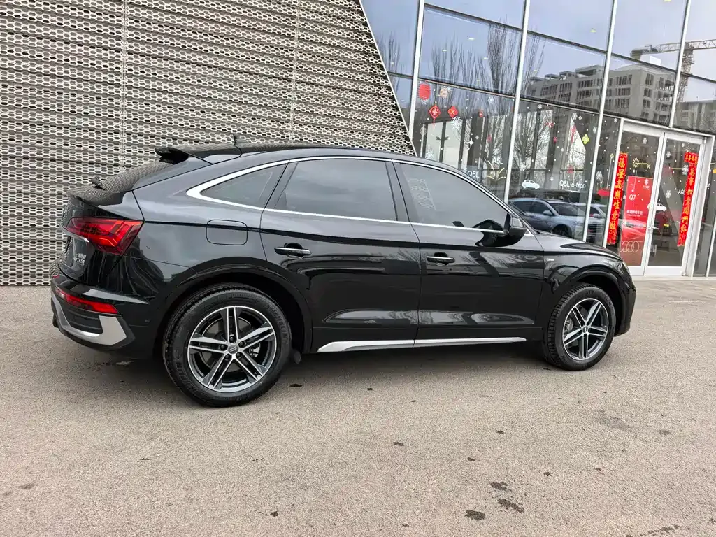 Audi Q5L Sportback — фото 6