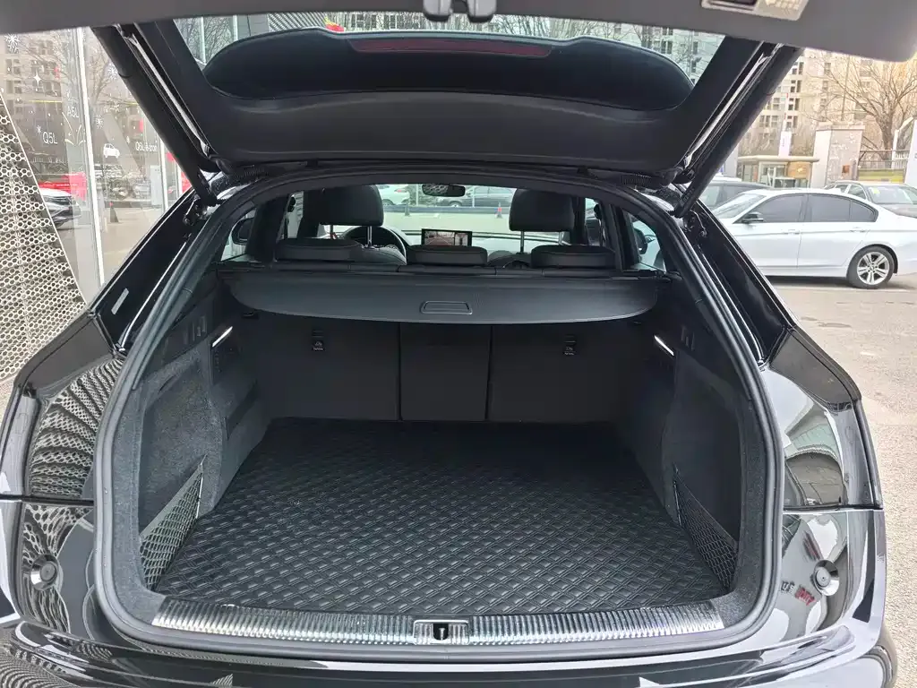 Audi Q5L Sportback — фото 4