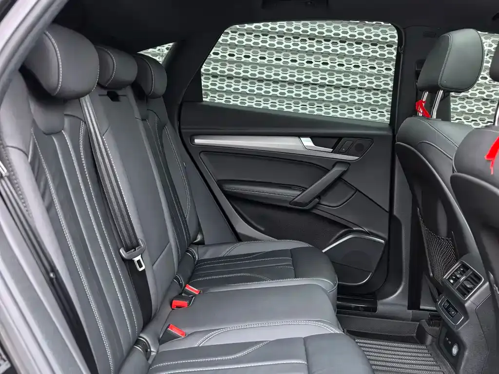 Audi Q5L Sportback — фото 5