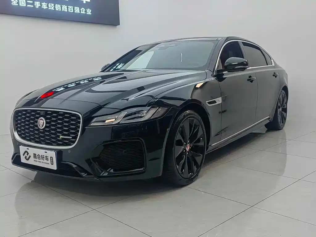 Jaguar XFL — фото 1