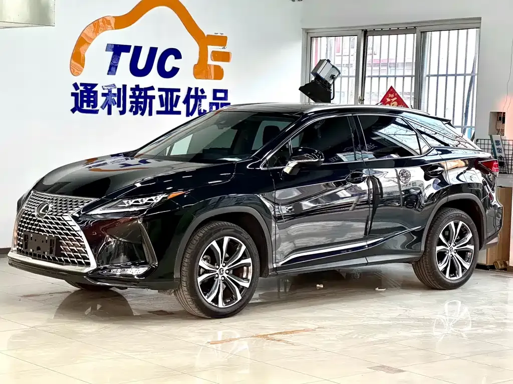 Lexus RX — фото 1