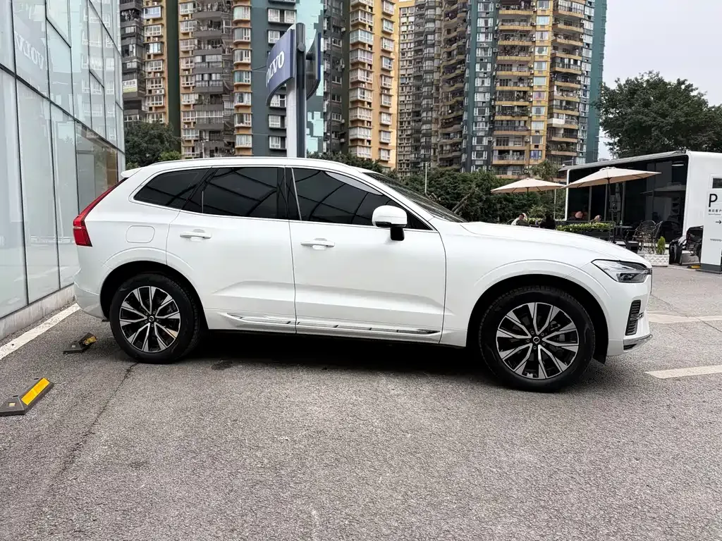 Volvo XC60 — фото 9