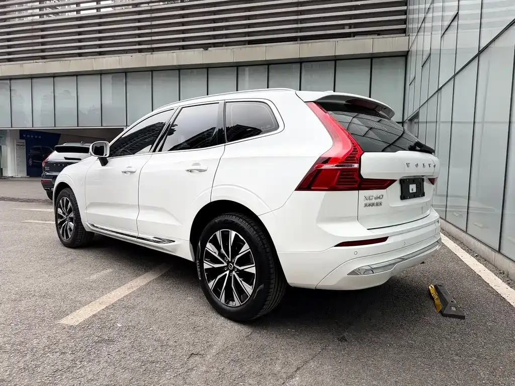 Volvo XC60 — фото 3