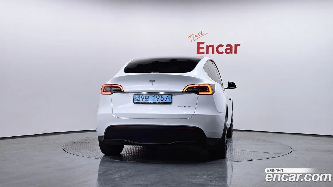 Tesla Model Y — фото 9