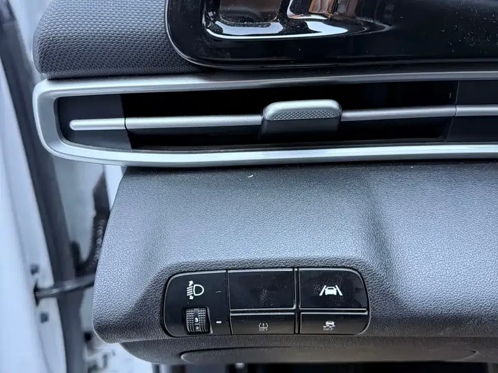 Hyundai Elantra — фото 7