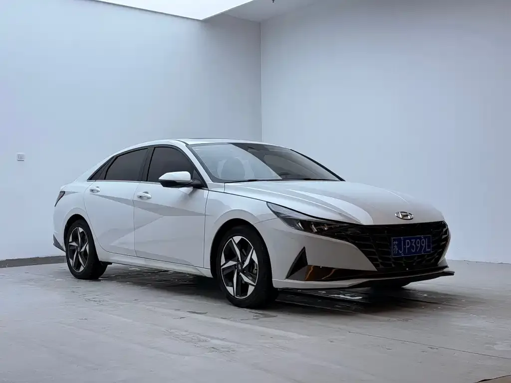 Hyundai Elantra — фото 2
