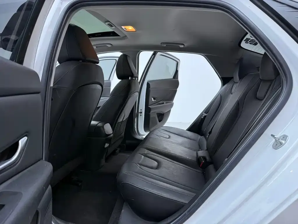 Hyundai Elantra — фото 8