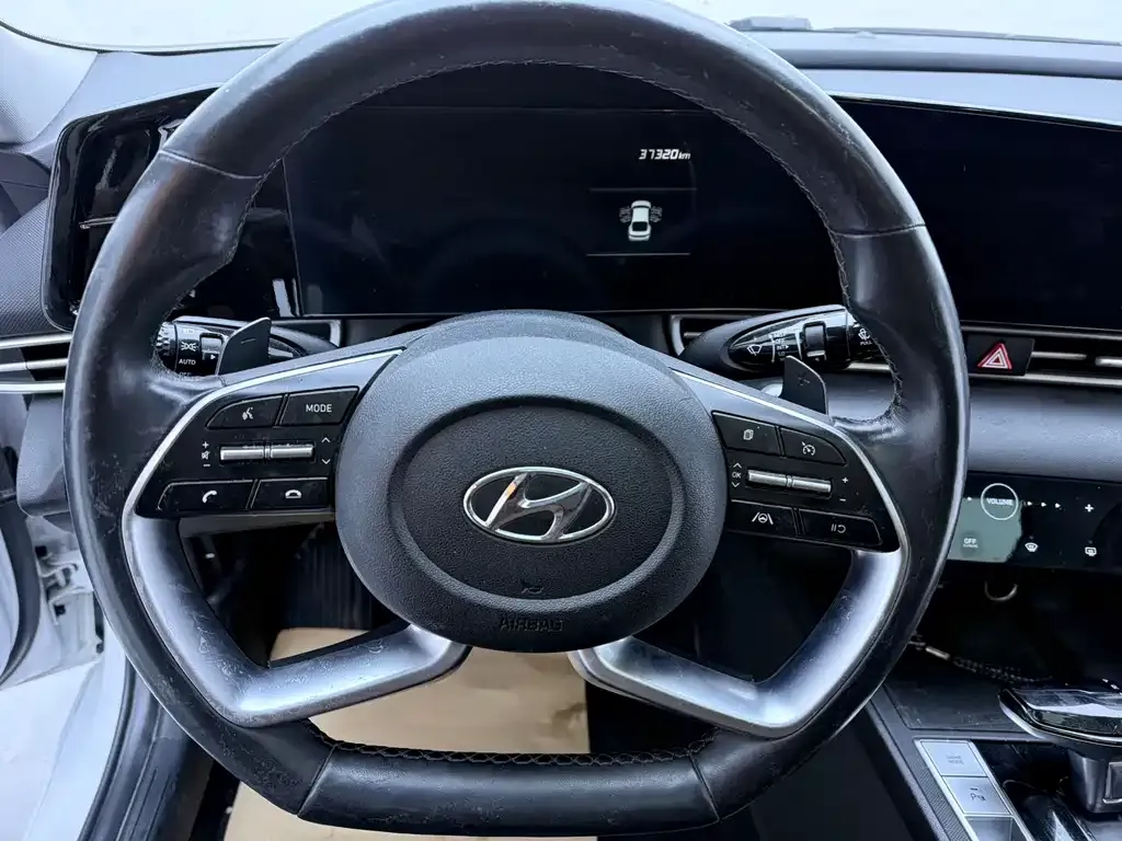 Hyundai Elantra — фото 3