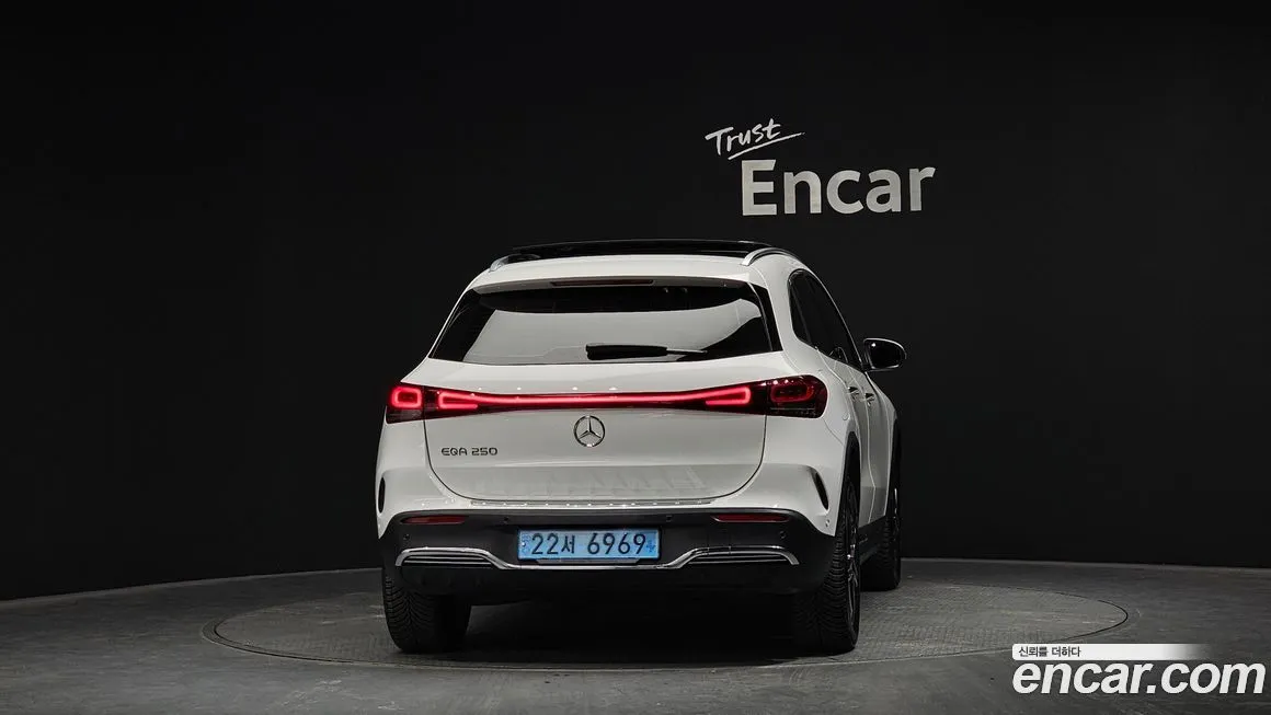 Mercedes-Benz EQA — фото 10