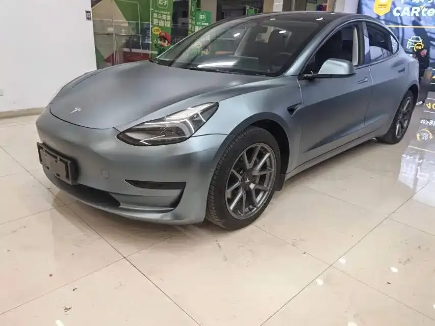 Tesla Model 3 — фото 1