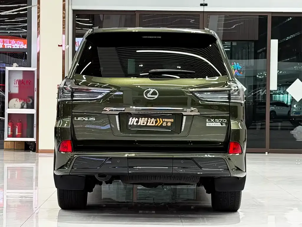 Lexus LX — фото 9