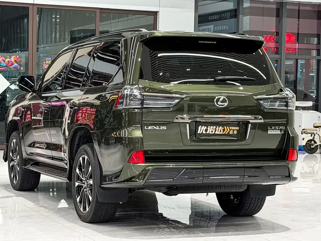 Lexus LX — фото 10