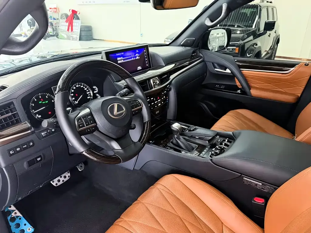 Lexus LX — фото 8