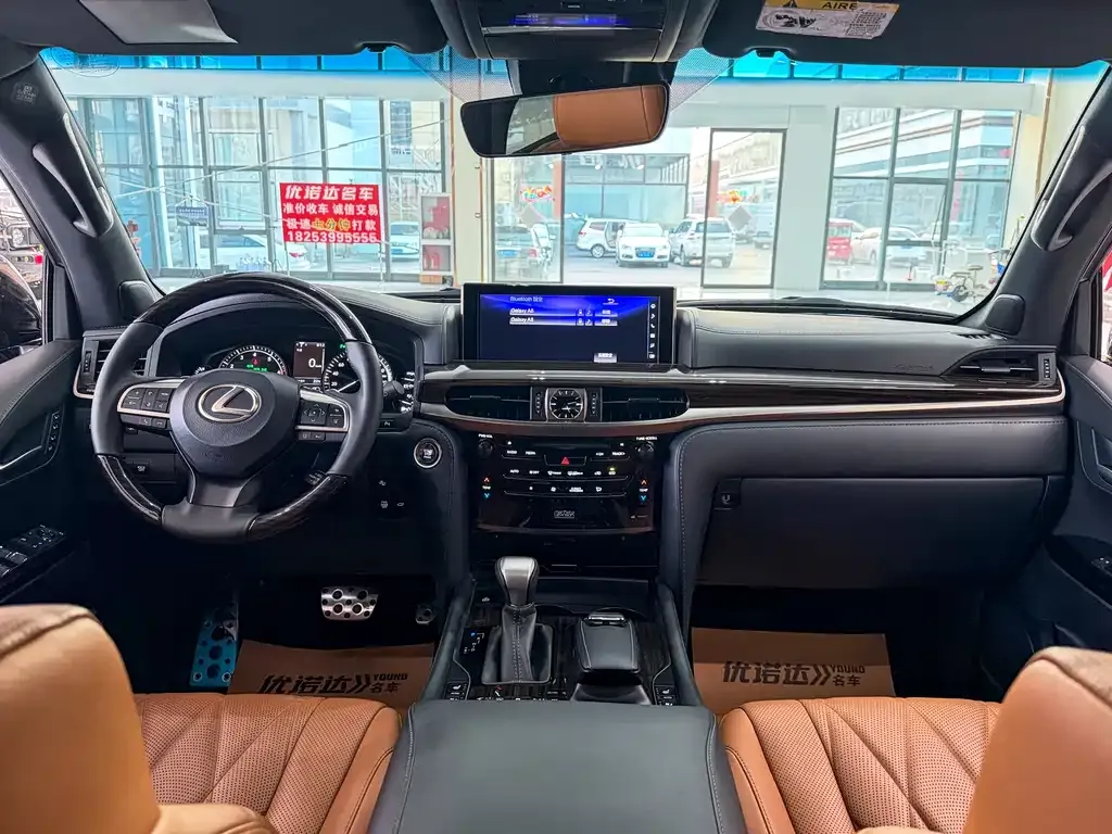 Lexus LX — фото 3
