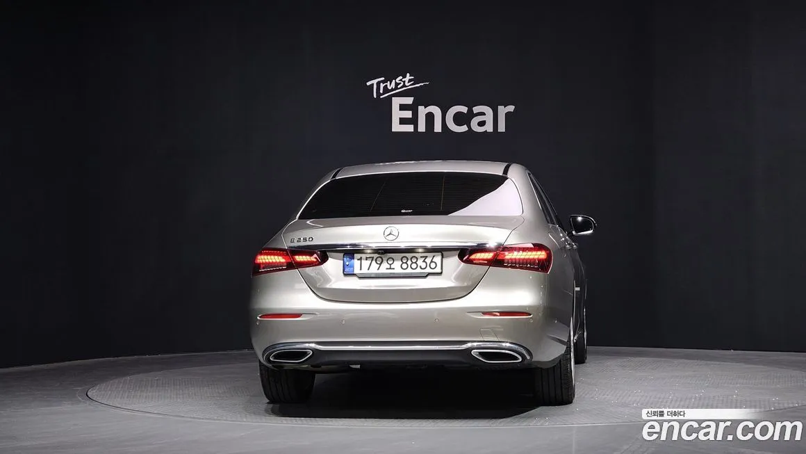 Mercedes-Benz E-Class — фото 10