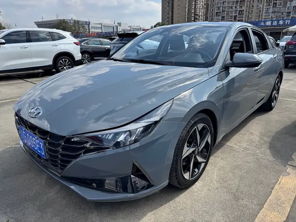 Hyundai Elantra — фото 1