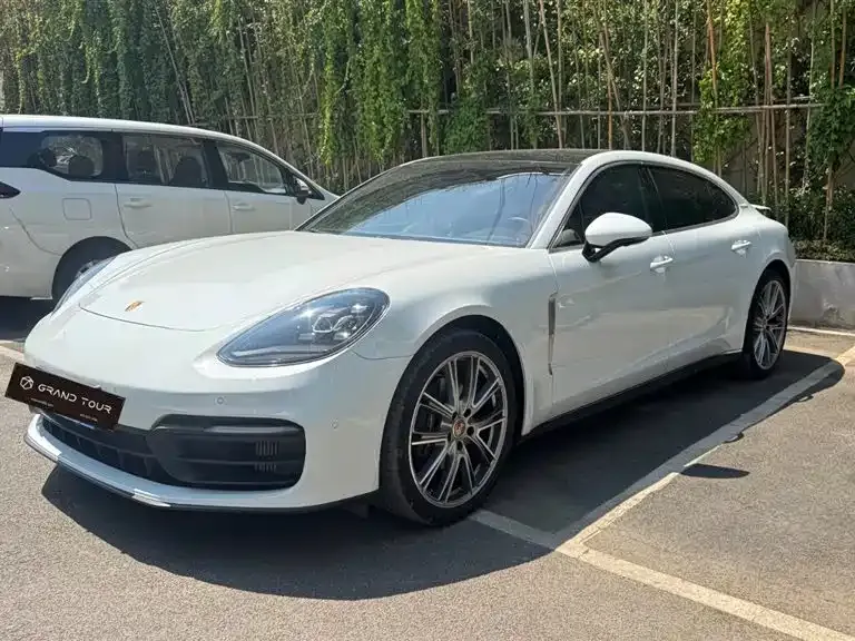 Porsche Panamera — фото 1
