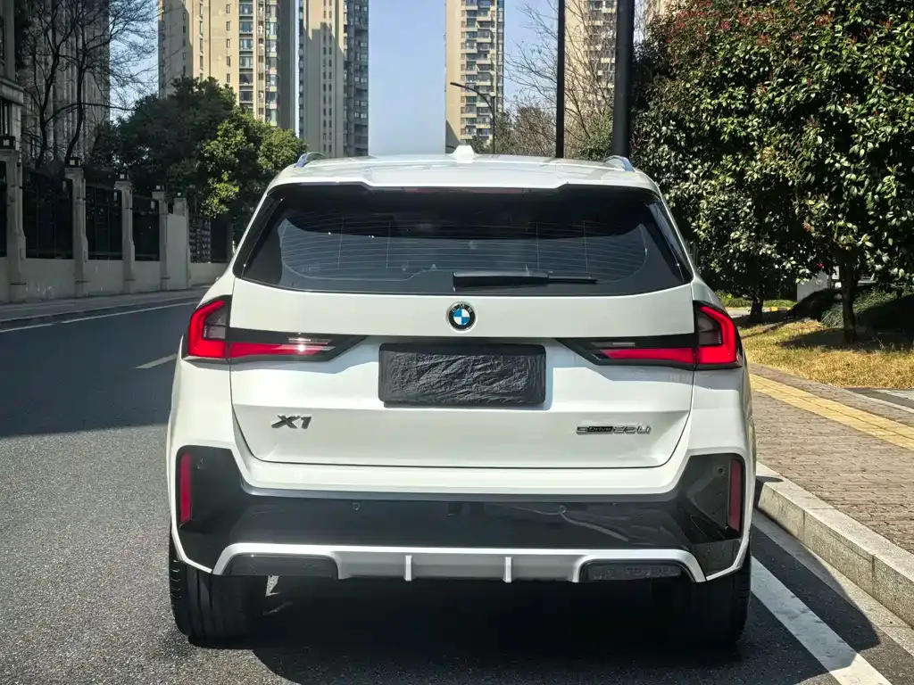BMW X1 — фото 9