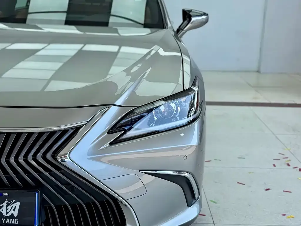 Lexus ES — фото 10