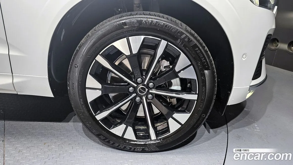 Volvo XC60 — фото 10