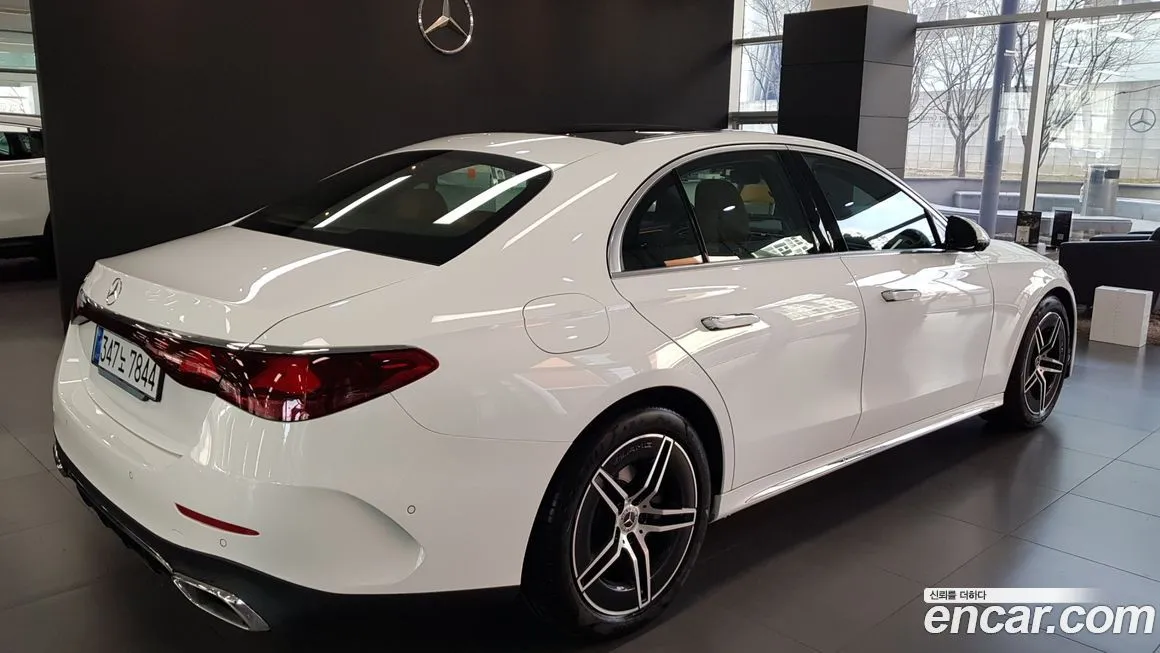 Mercedes-Benz E-Class — фото 2