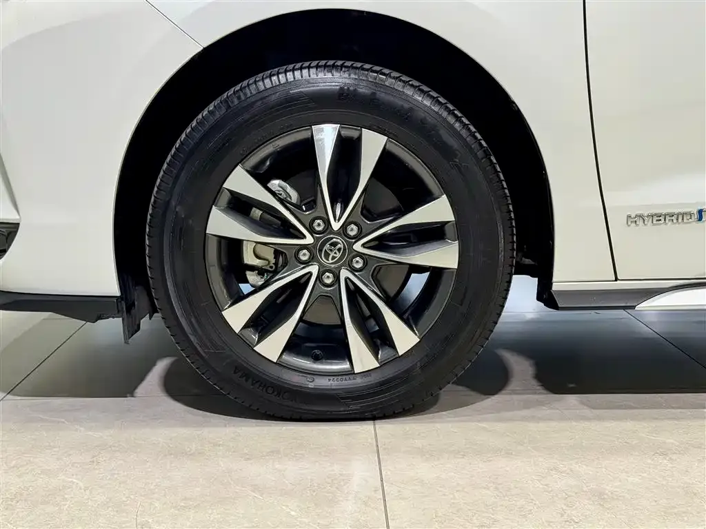 Toyota Granvia — фото 6