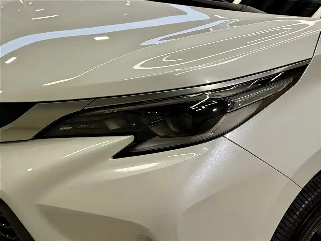 Toyota Granvia — фото 2