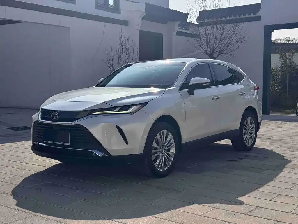 Toyota Harrier — фото 1