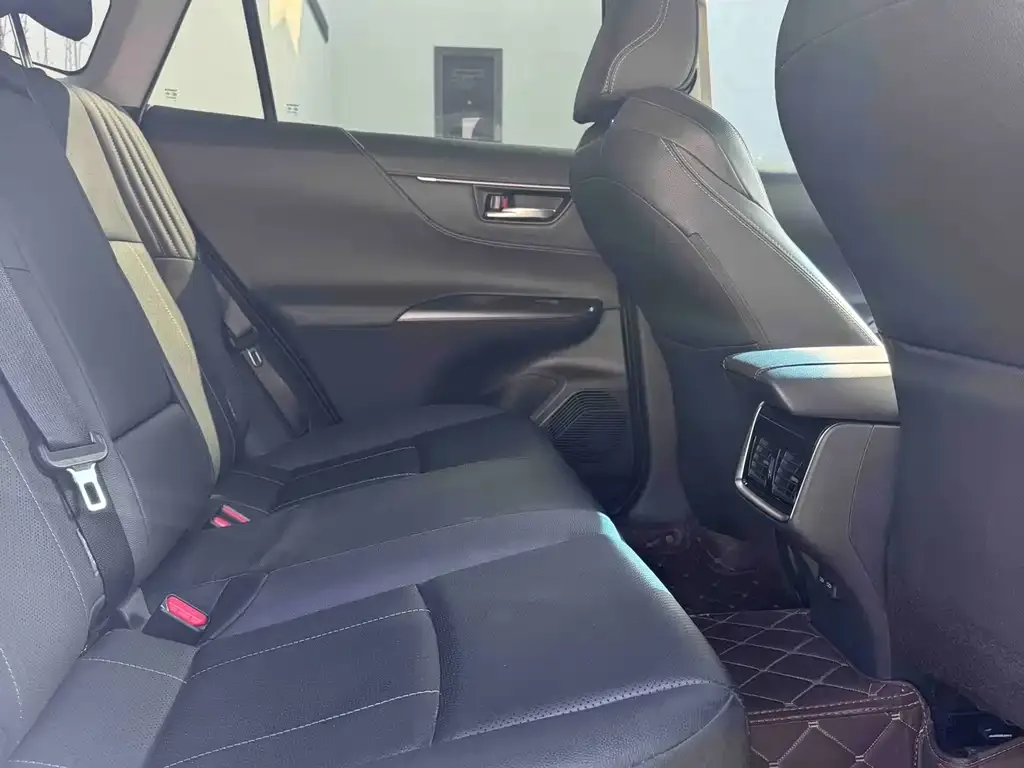 Toyota Harrier — фото 2