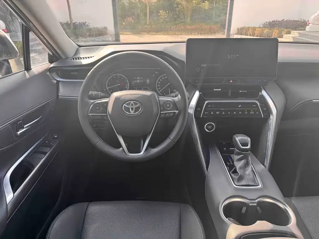 Toyota Harrier — фото 7