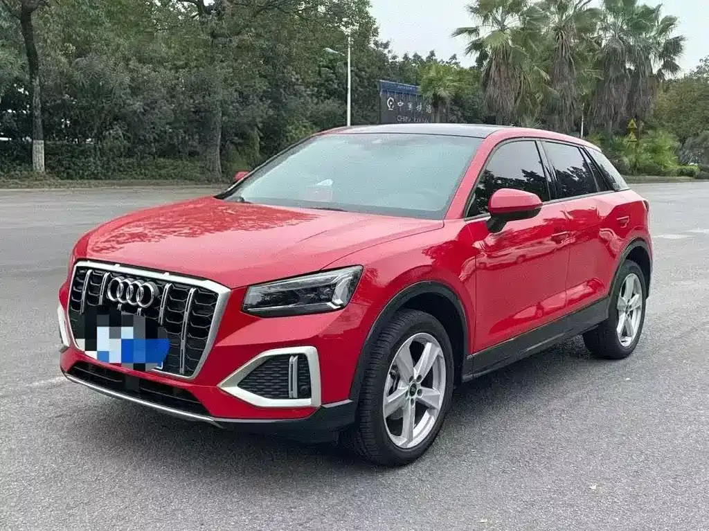 Audi Q2L — фото 1