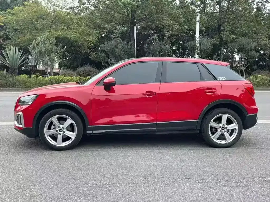 Audi Q2L — фото 6