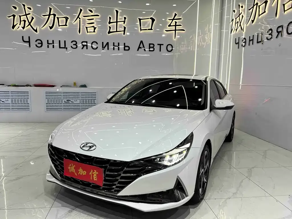 Hyundai Elantra — фото 1