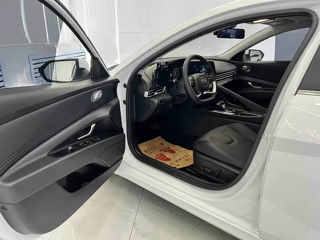 Hyundai Elantra — фото 4