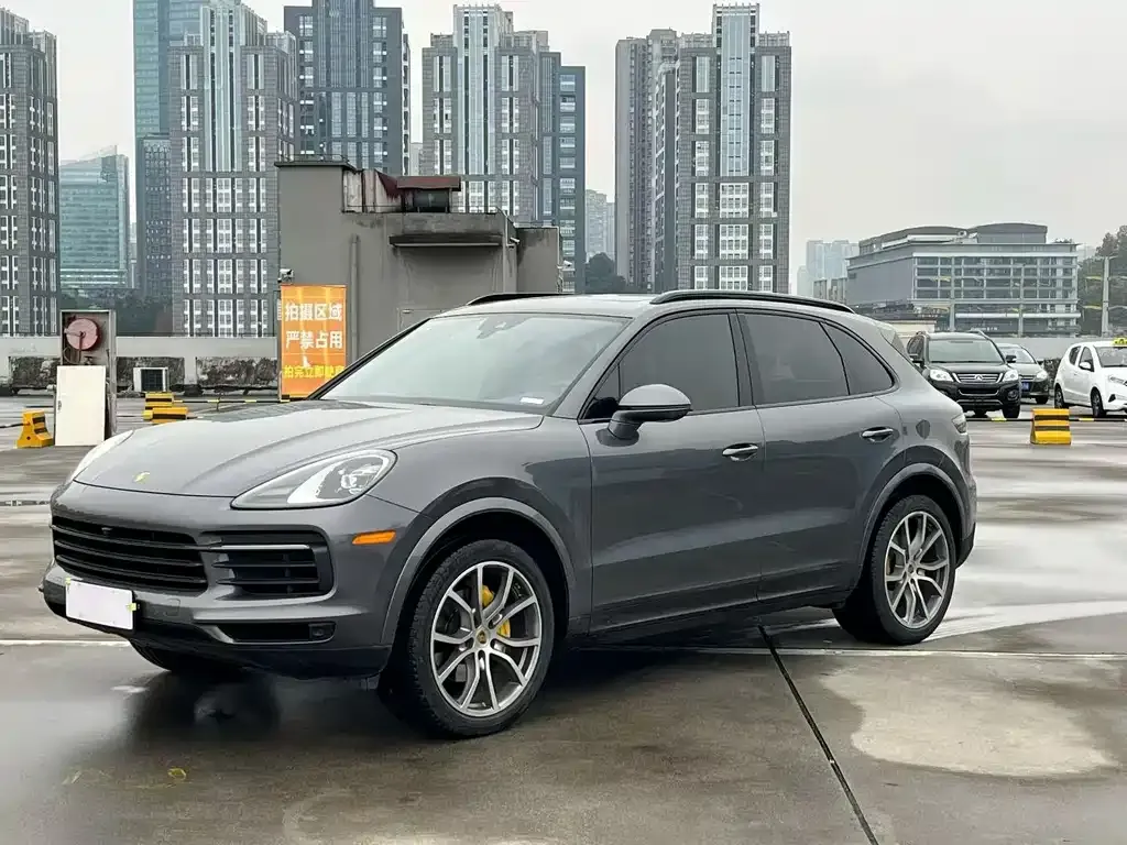 Porsche Cayenne — фото 1