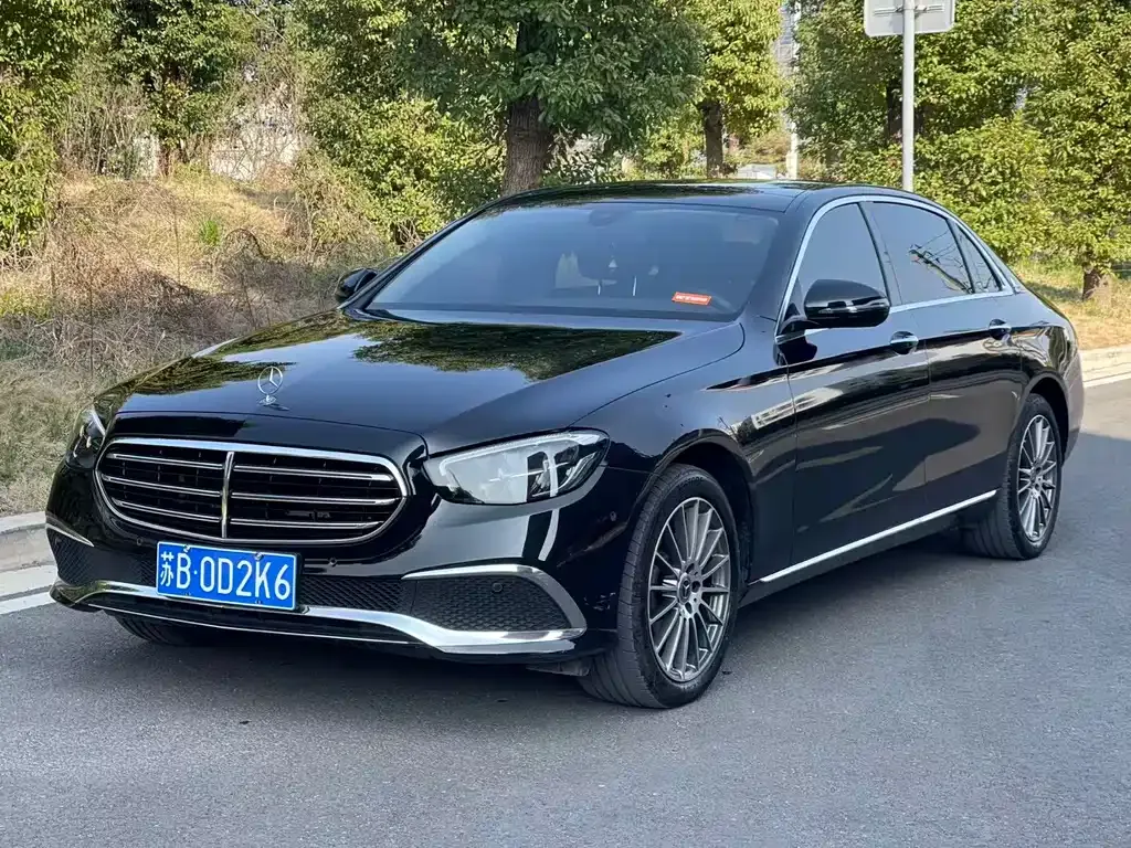 Mercedes-Benz E-Class — фото 1