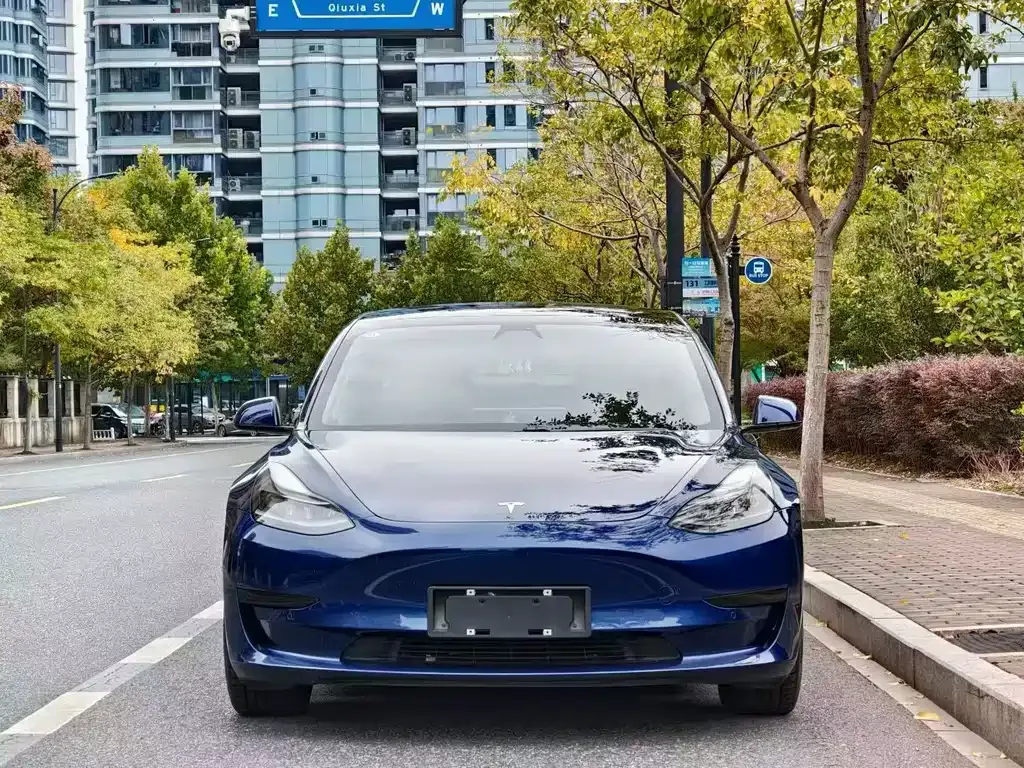 Tesla Model 3 — фото 4