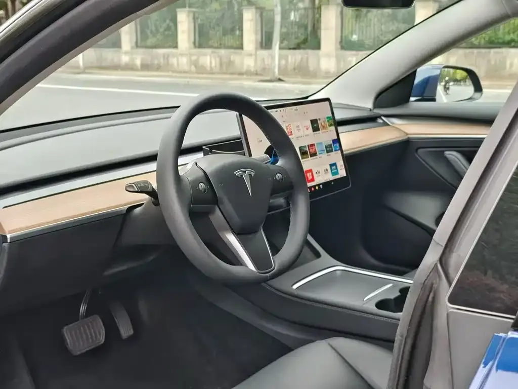 Tesla Model 3 — фото 2
