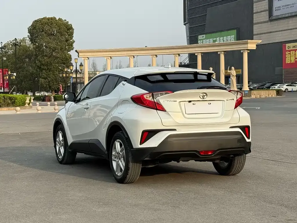 Toyota C-HR — фото 7