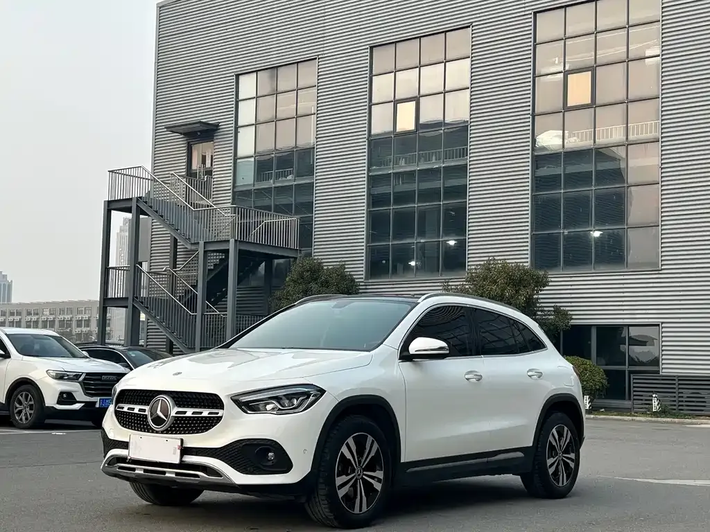 Mercedes-Benz GLA — фото 1
