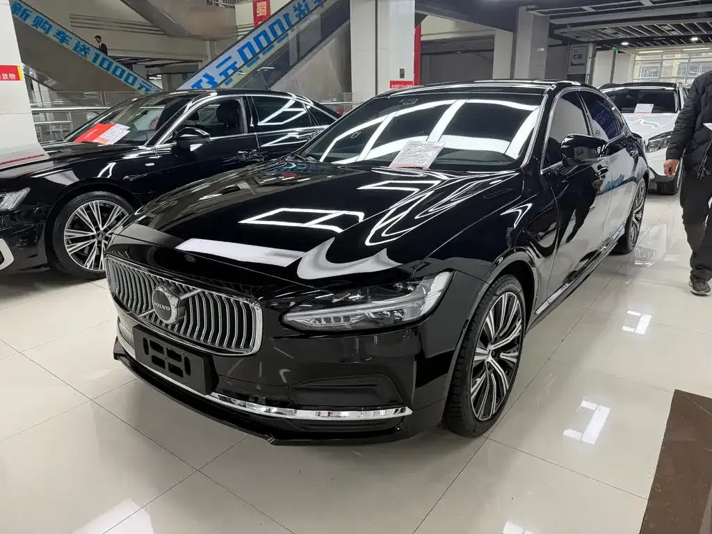 Volvo S90 — фото 1