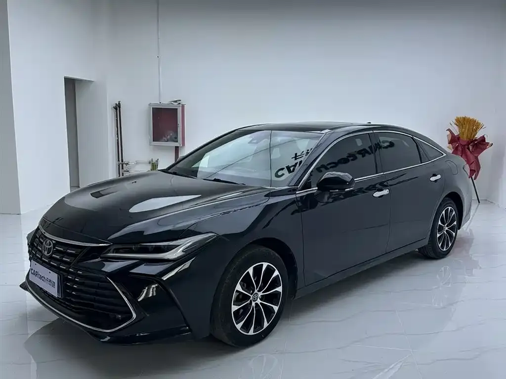 Toyota Avalon — фото 1
