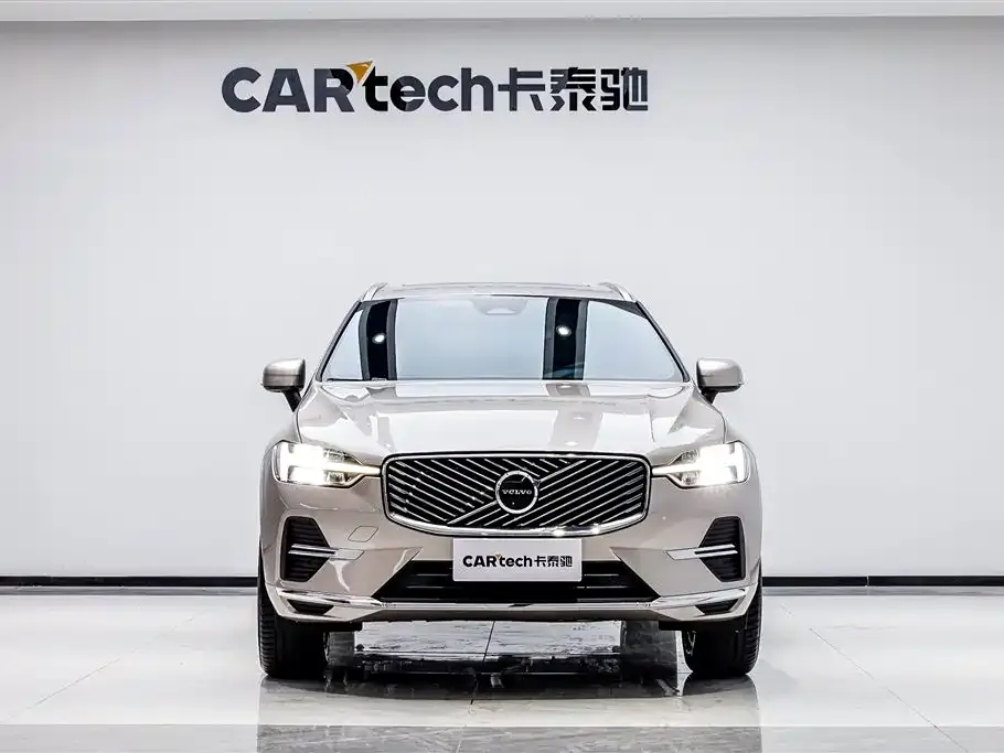 Volvo XC60 — фото 1