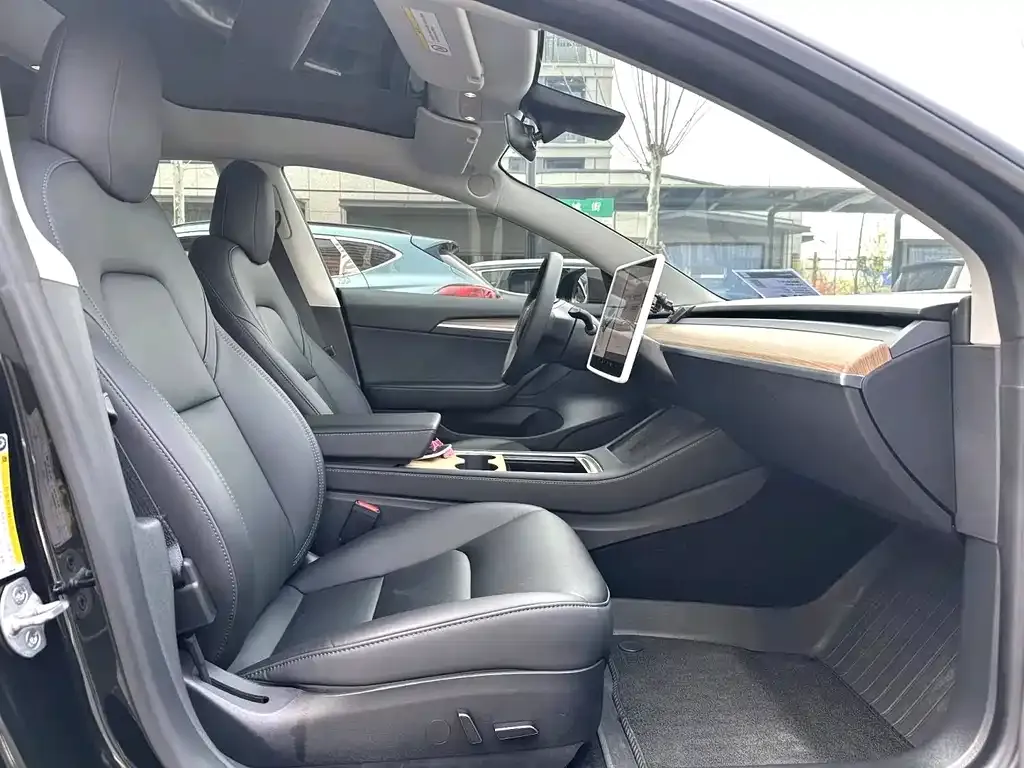 Tesla Model 3 — фото 4