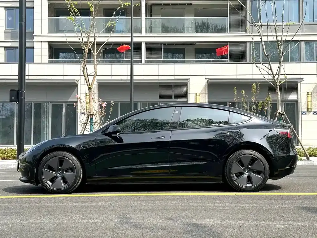 Tesla Model 3 — фото 5