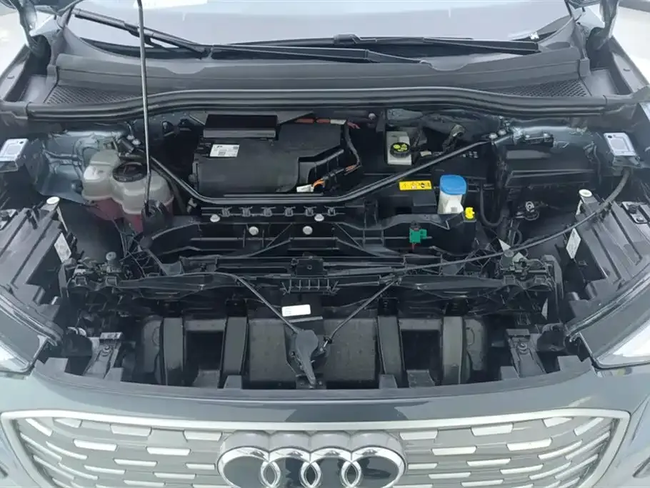 Audi Q4 e-tron — фото 10