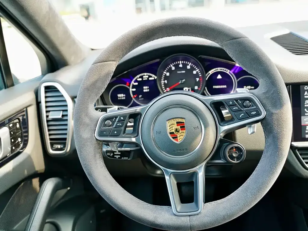 Porsche Cayenne — фото 5