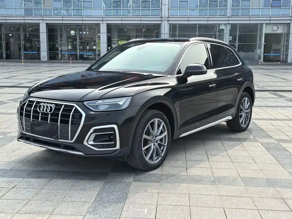 Audi Q5L — фото 1